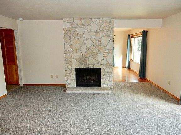 Spacious living room, adjacent to balcony & dining room