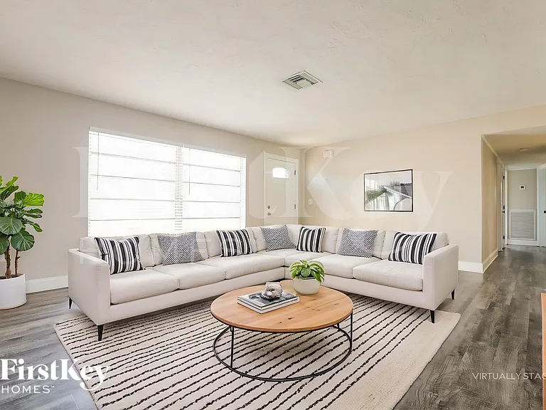 63 Rotonda Cir — Photo 4