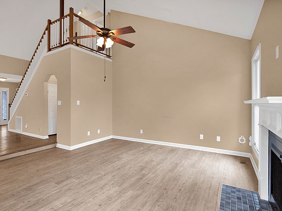 3rd image of 1509 Londonderry Pl