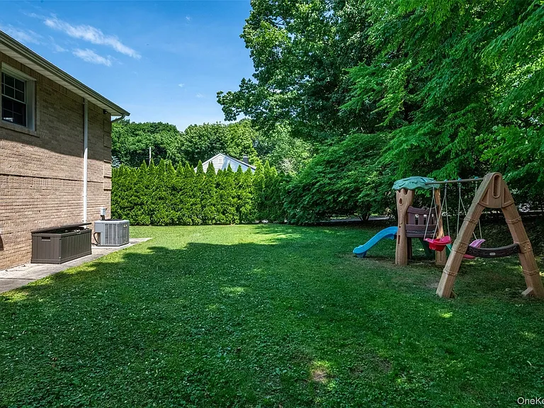 18 Carlyle Pl — Photo 32