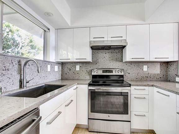3rd image of 960 21st St APT F
