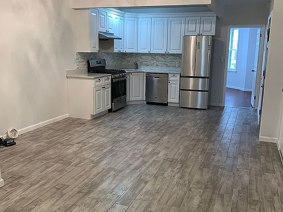 2nd image of 427 Irving Ave Floor 2