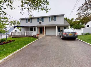 23 Washington Heights St, Selden, NY 11784