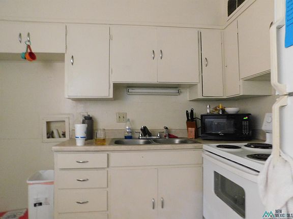 5th image of 700 E 3rd St