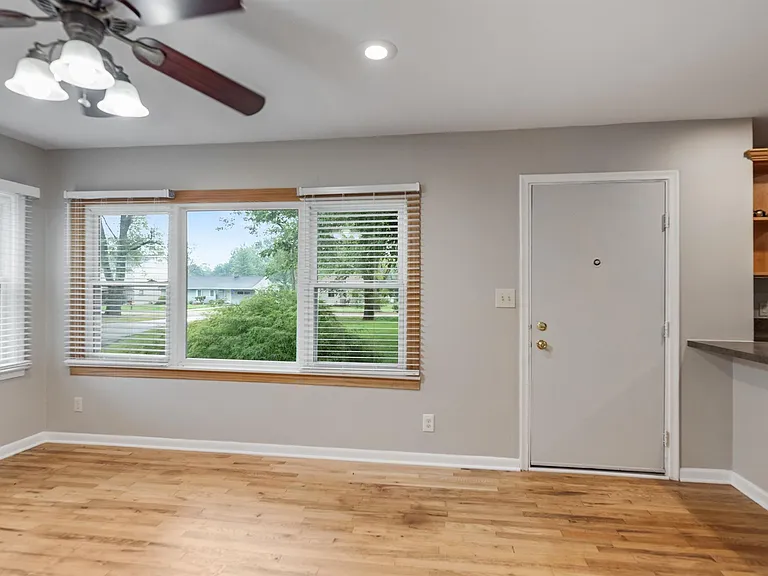 15403 Maxwell Ave — Photo 4