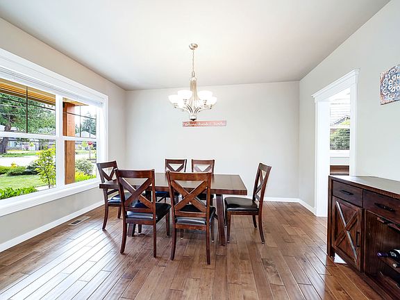 4th image of 898 SE Mount Teneriffe Pl