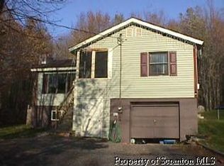 1972 Lakeview Dr E, Lake Ariel, PA 18436