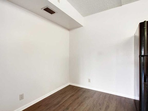 5th image of 1116 Green Pine Blvd APT E1