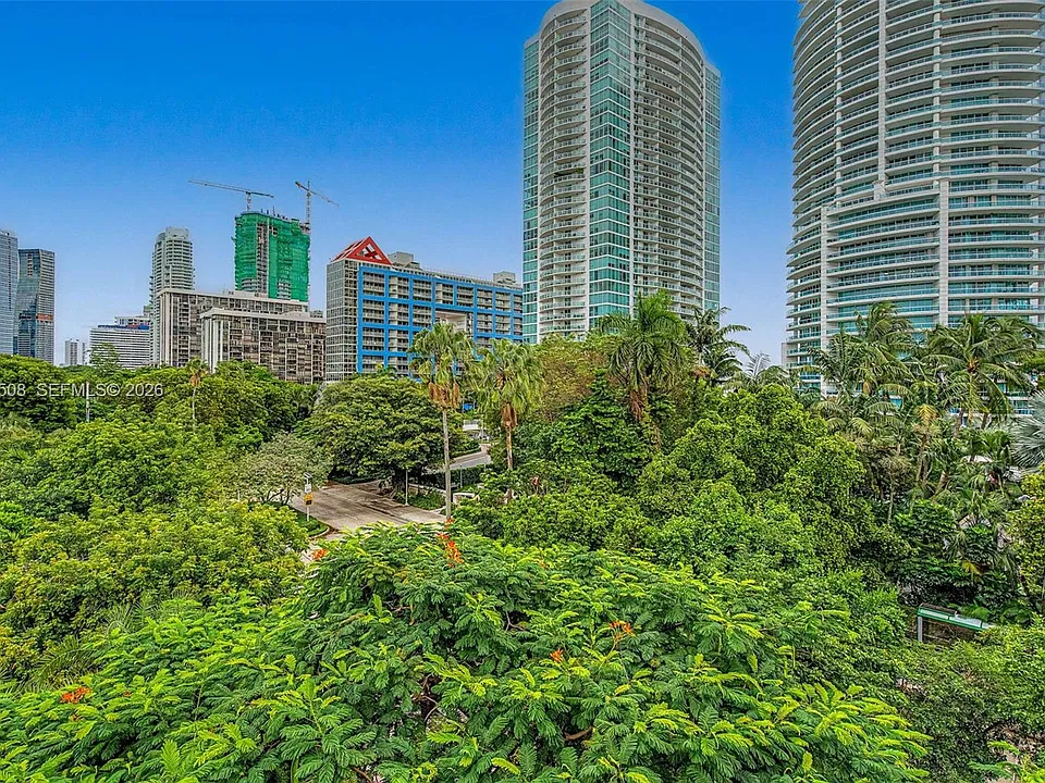 2200 Brickell Ave #405