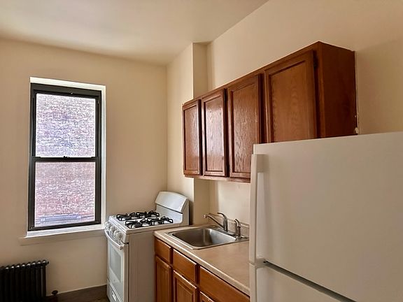 2nd image of 302 E 119th St #1