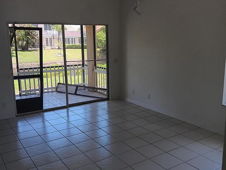23157 Fountain View Dr #E — Photo 5