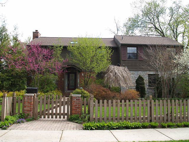 2nd image of 920 N Glenhurst Dr