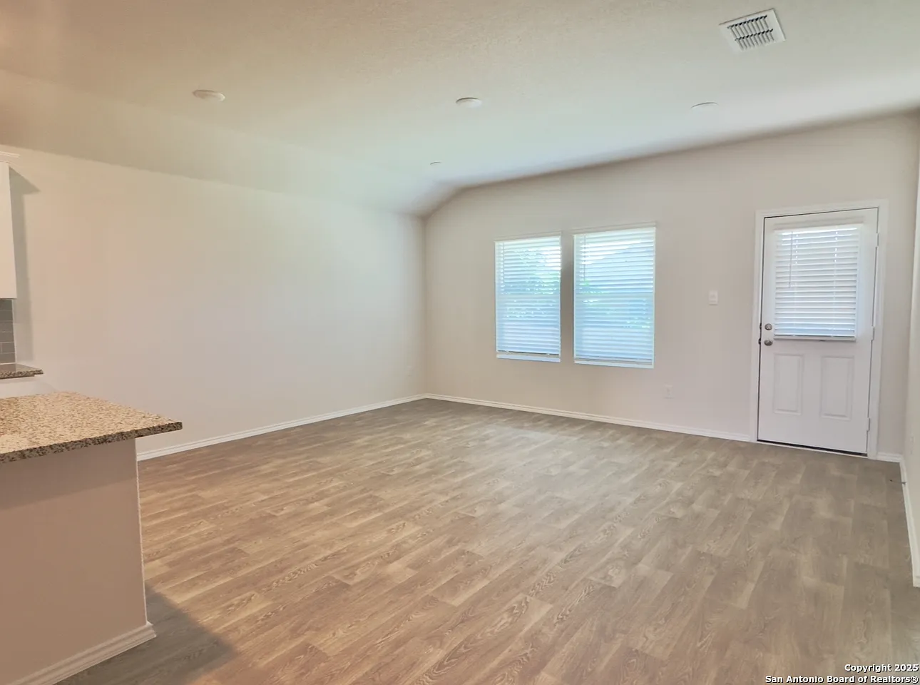 4 bed, 1816 sqft, $2,200 — Photo 4