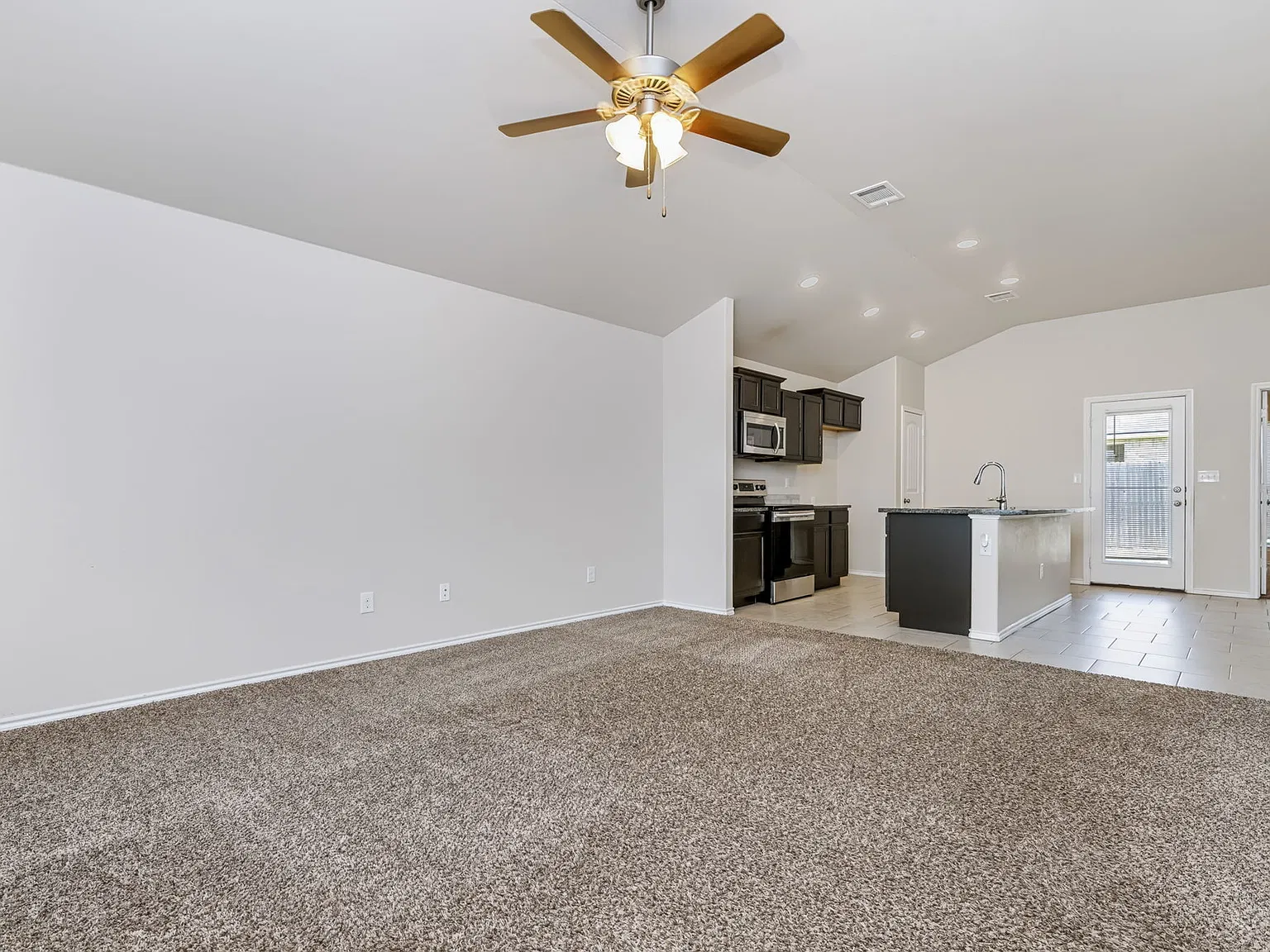3 bed, 1350 sqft, $1,850 — Photo 3