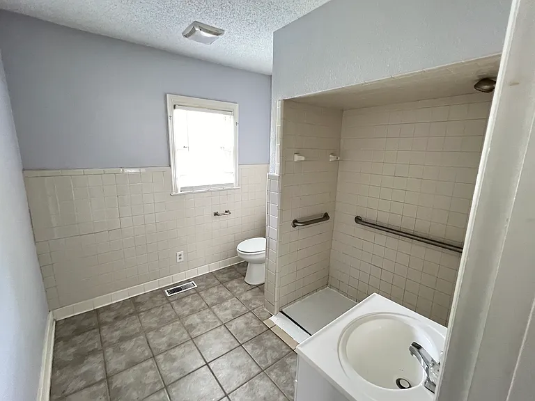 Full Bathroom #2