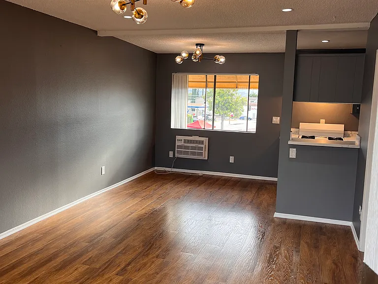 1435 E Wilson Ave #203 — Photo 2