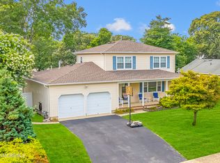 88 Circle Dr, Toms River, NJ 08753