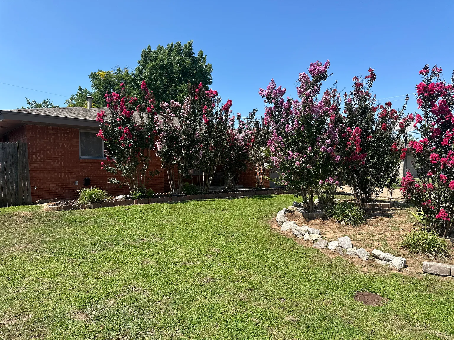 3 bed, 1.5 bath, 1327 sqft, $1,800 — Photo 3