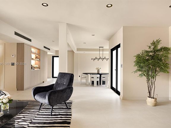 2nd image of 2805 SW 4th Ave