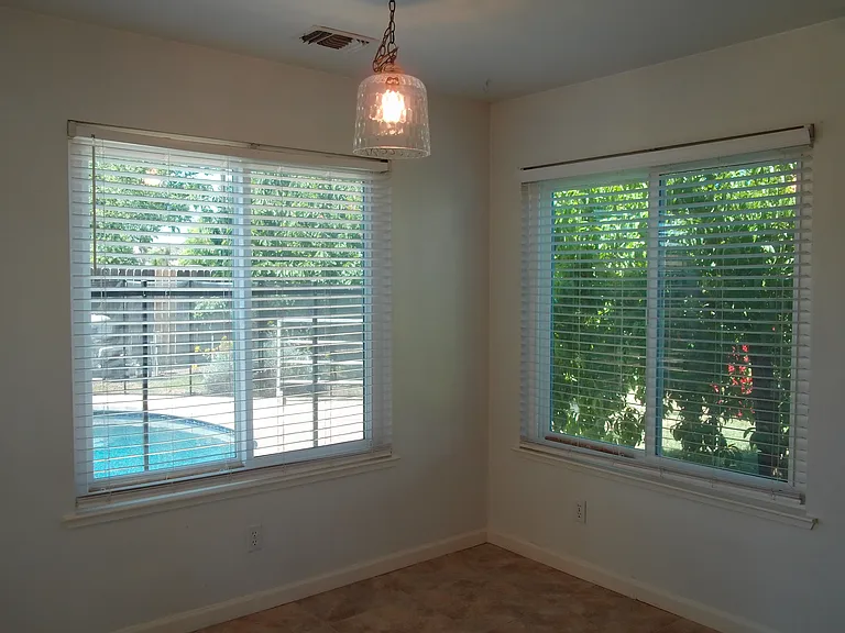 1502 Williamsburg Dr — Photo 5