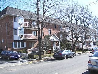 1st image of 1213 E 95th St #502B)
