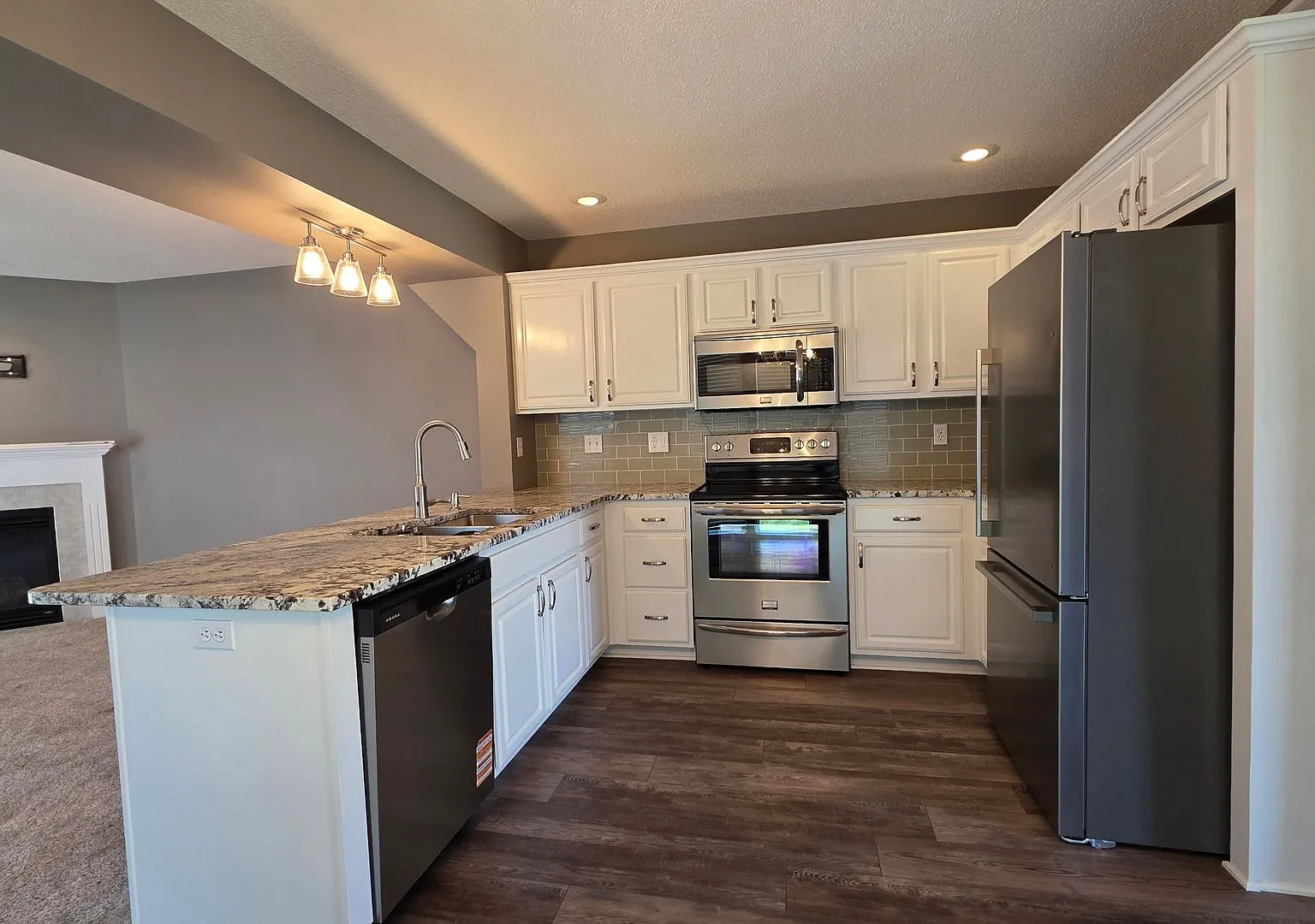 3-Bedroom, 2.5 Bath Single Family for Rent in Kansas City, MO | Attached Garage & Modern Kitchen — Photo 4