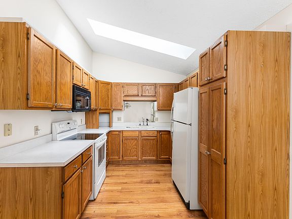 3rd image of 938 Hammond Pl N