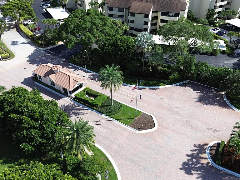 130 Lakeshore Dr #923 — Photo 34