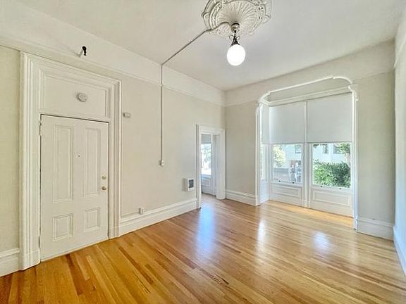 3rd image of 996 Valencia St APT 7