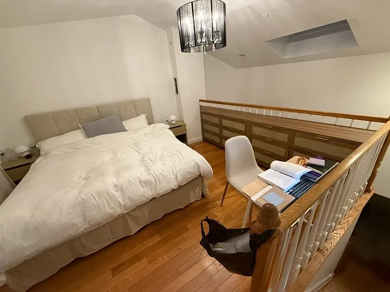 977 E 12th St #6 — Photo 3