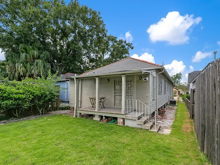 2413 Lowerline St — Photo 16