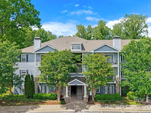 400 Vista Lake Dr APT 208, Candler, NC 28715