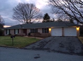 13518 Spring Hill Dr, Hagerstown, MD 21742