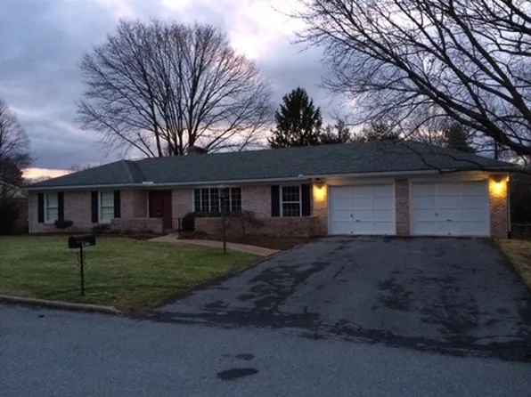 13518 Spring Hill Dr, Hagerstown, MD 21742