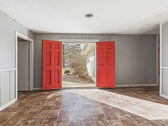 3rd image of 1015 Long Mill Rd