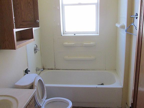 3rd image of 4846 Olcott Ave