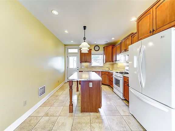 5th image of 4451 Ellenwood Ave