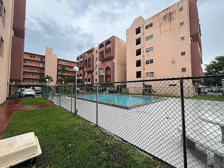 3 bed, 1300 sqft, $2,800 — Photo 3