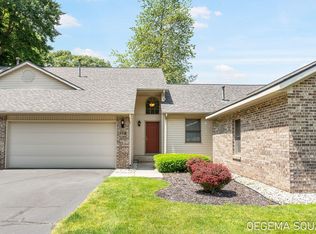 112 Sandy Point Dr #15, Holland, MI 49424