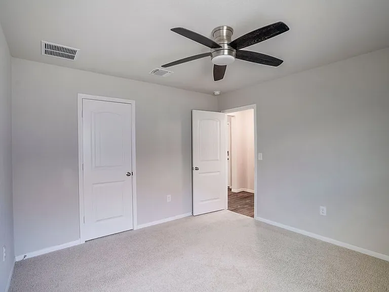13804 Cantarra Dr — Photo 8