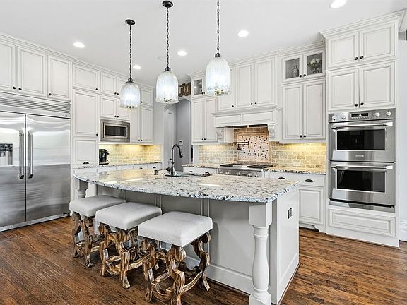 3rd image of 1349 Claire Ln