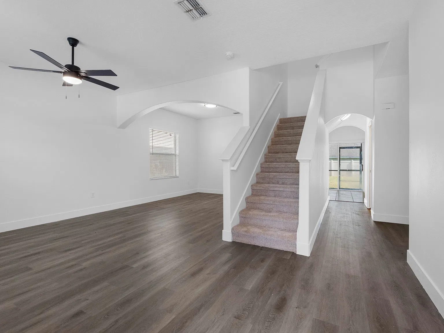 4 bed, 2441 sqft, $2,650 — Photo 4