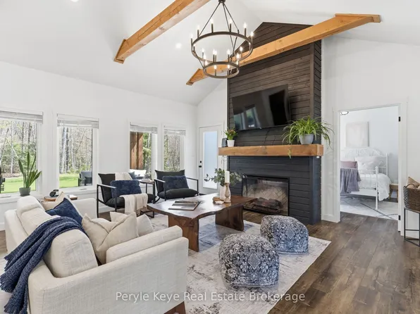 1056 Xavier St, Gravenhurst, ON P0E 1G0