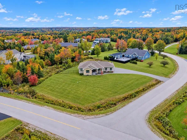 225 Hampton Dr, Sydney River, NS B1L 0A7