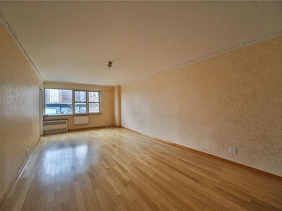 4th image of 2940 W 5th St #2T