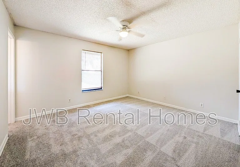 6073 Cranberry Ln E — Photo 6