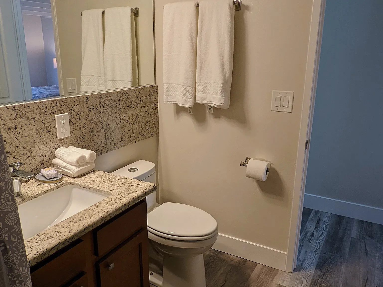 4 bed, 2100 sqft, $1,800 — Photo 4