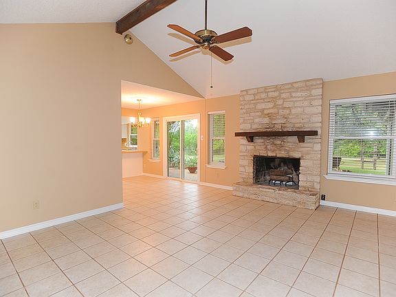 2nd image of 108 Pin Oak Dr