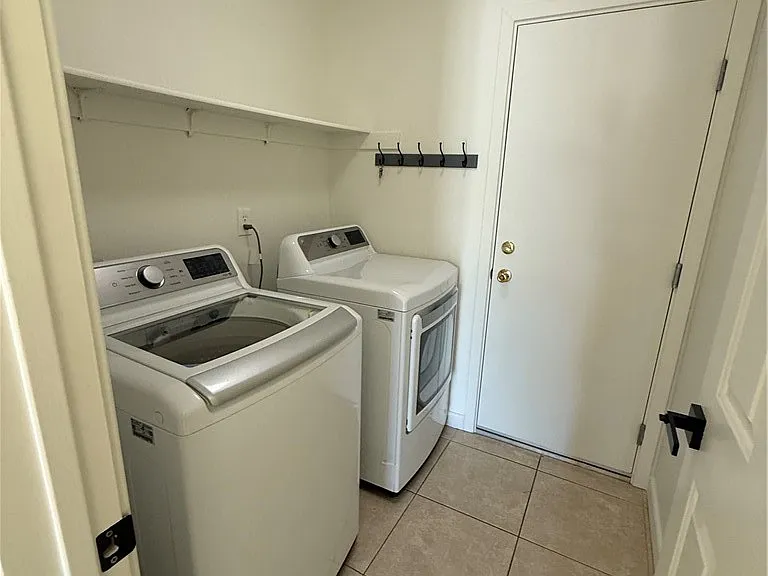 488 Chelsea Dr — Photo 17