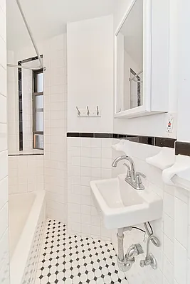 Rented by Living New York | media 9